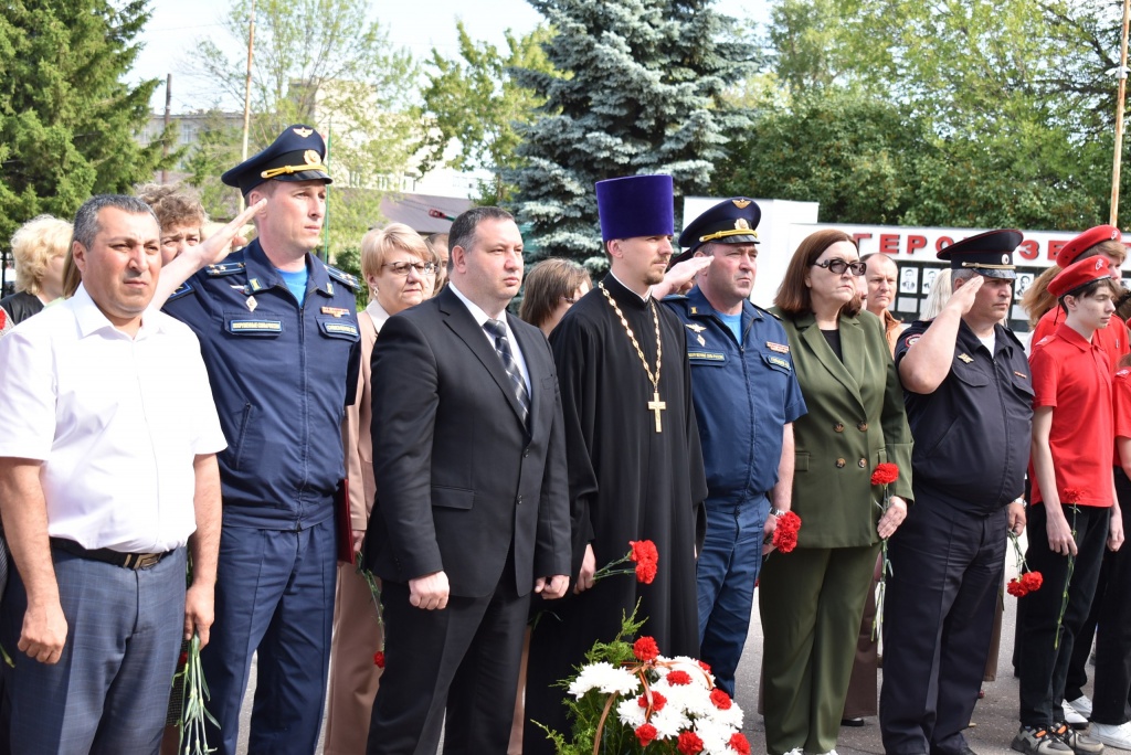 На площади Памяти и Славы состоялся митинг, посвященный Дню памяти и скорби.