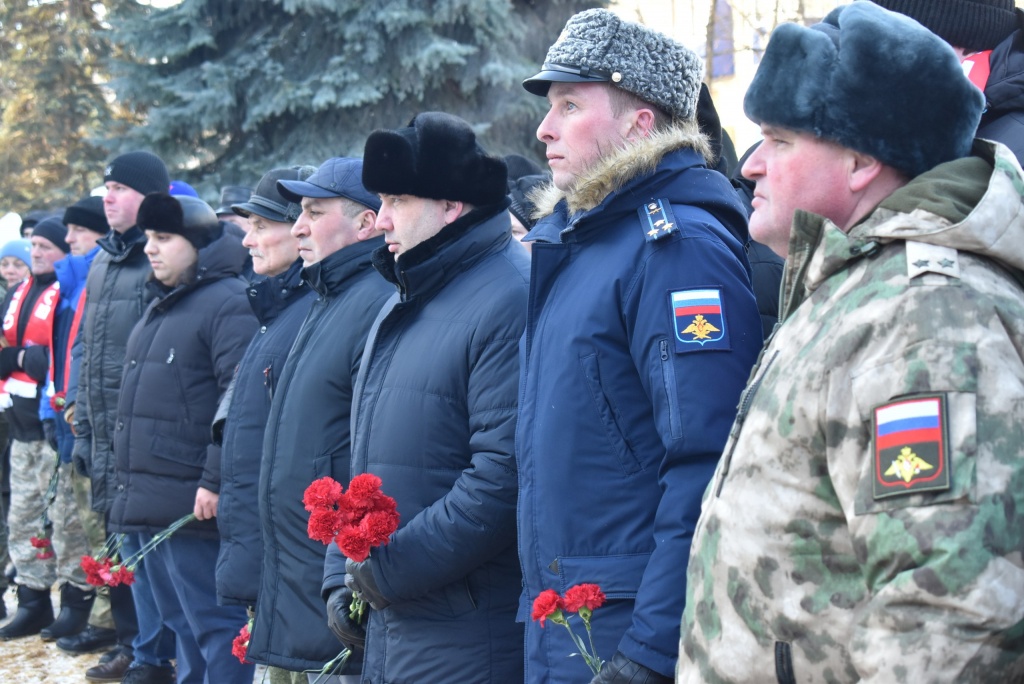 У памятника воинам-интернационалистам состоялся митинг, посвященный Дню памяти о россиянах, исполнявших служебный долг за пределами Отечества.