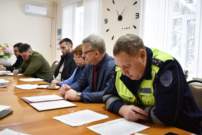 По инициативе ЖКХ состоялось заседание комиссии по обеспечению безопасности дорожного движения.