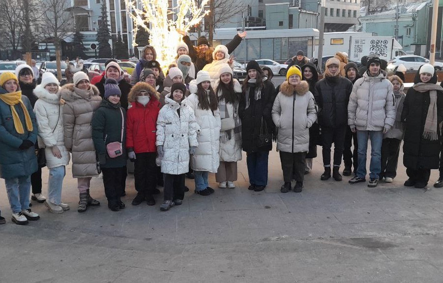 Божкова Василиса, ученица детской школы искусств им. В.В. Толкуновой, Губернаторский стипендиат 2023 года, посетила Москву с экскурсией.