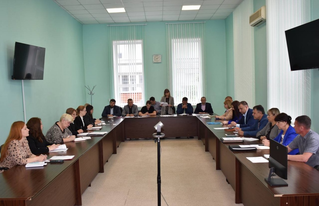 Сегодня глава Ртищевского района Александр Жуковский провел постоянно действующее совещание с начальниками отделов администрации Ртищевского района и главами администраций сельских поселений..