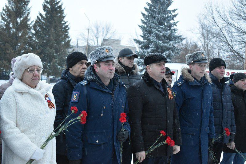 На площади Памяти и Славы прошел митинг, посвященный Дню неизвестного солдата.