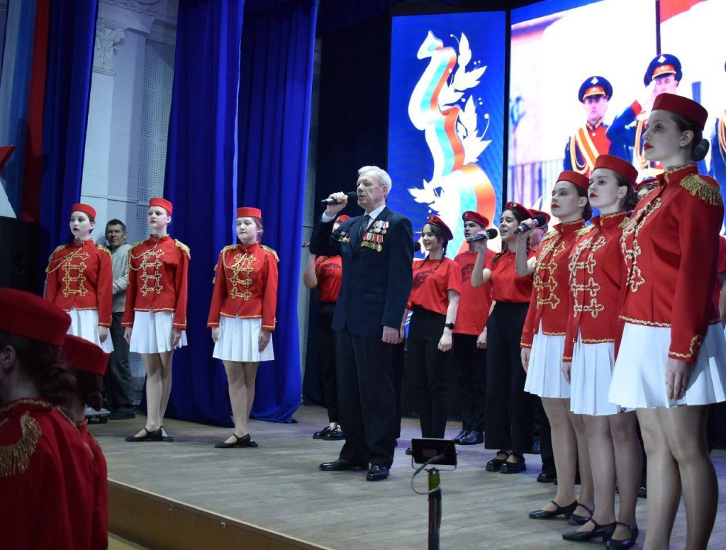 В Городском культурном центре состоялось торжественное мероприятие, посвященное Дню защитника Отечества.