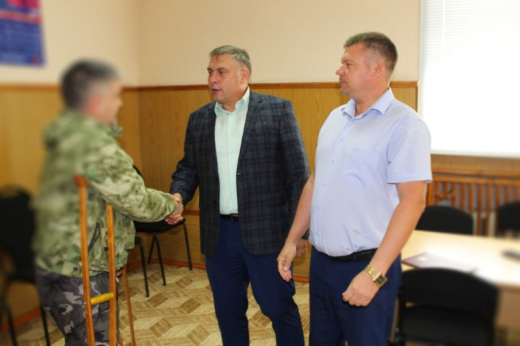 Сегодня состоялось вручение ведомственной награды участнику специальной военной операции. Сегодня состоялось вручение ведомственной награды участнику специальной военной операции.