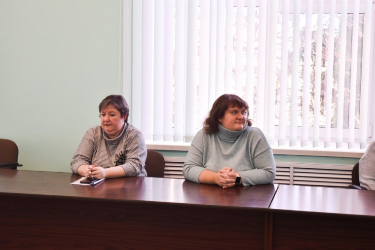 Глава Ртищевского района Александр Жуковский встретился с педагогами, которые трудятся в приехали к нам по программе «Земский учитель». Глава Ртищевского района Александр Жуковский встретился с педагогами, которые трудятся в приехали к нам по программе «Земский учитель».