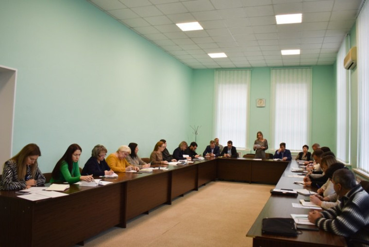 Глава Ртищевского района Александр Жуковский провел очередное постоянно действующее совещание с начальниками отделов администрации Ртищевского района и главами администраций сельских поселений. Глава Ртищевского района Александр Жуковский провел очередное постоянно действующее совещание с начальниками отделов администрации Ртищевского района и главами администраций сельских поселений.
