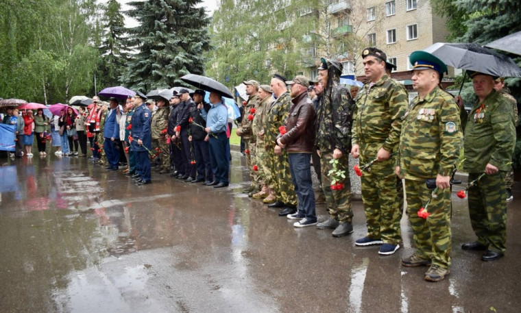 Сегодня, у памятника воинам-интернационалистам состоялся торжественный митинг, посвященный Дню ветеранов боевых действий.. Сегодня, у памятника воинам-интернационалистам состоялся торжественный митинг, посвященный Дню ветеранов боевых действий..